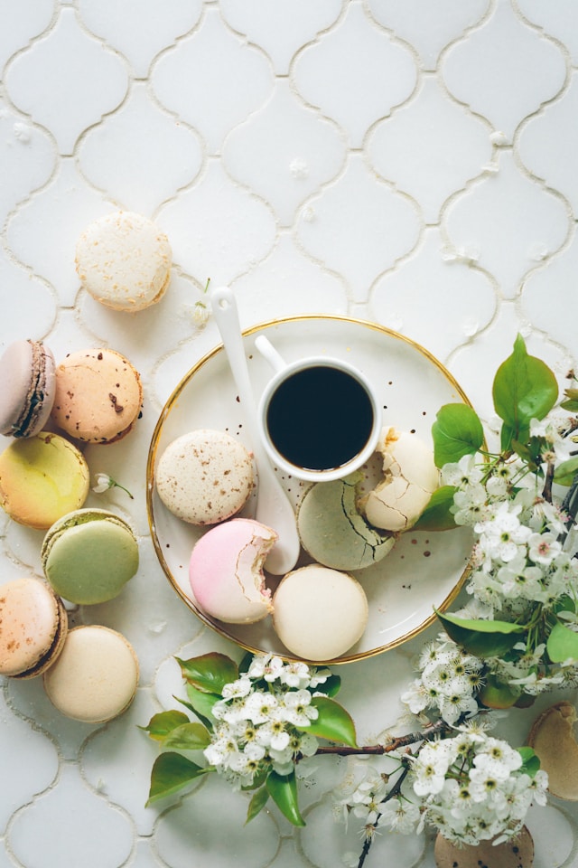 coffee with macarons